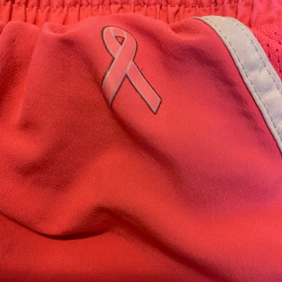 Women’s Under Armour workout shorts - Picture 3 of 3